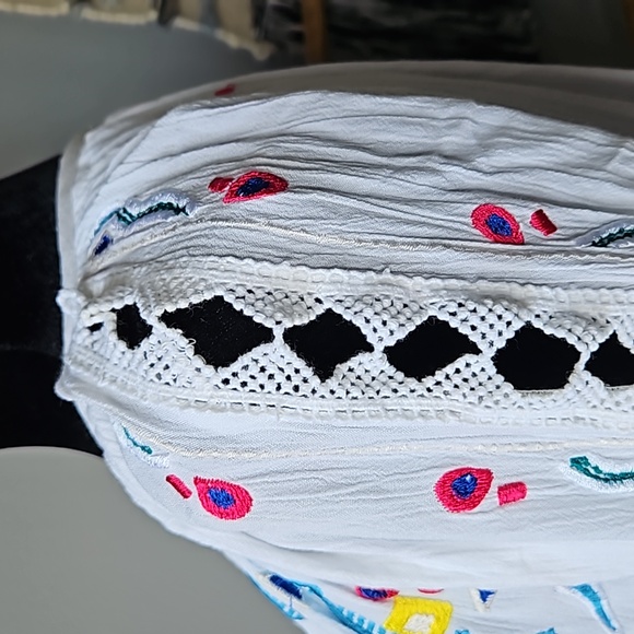 Parker NY Embroidered Blouse - Picture 4 of 8